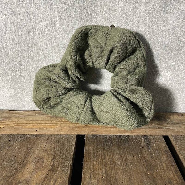 Hairjewelz scrunchie maxi Cably groen