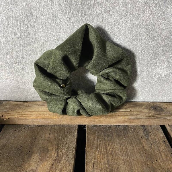 Hairjewelz scrunchie maxi Suede Luxe donkergroen