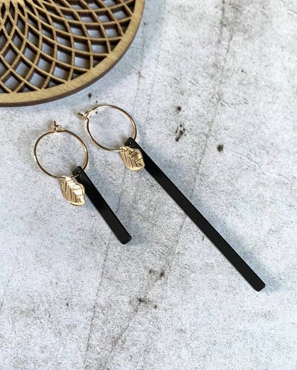 Hoops  Amina zwart - goud asymmetrisch