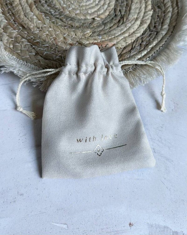 Sieraad zakje velvet ecru