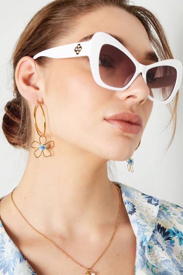 Grote hoops met bloembedel blauw