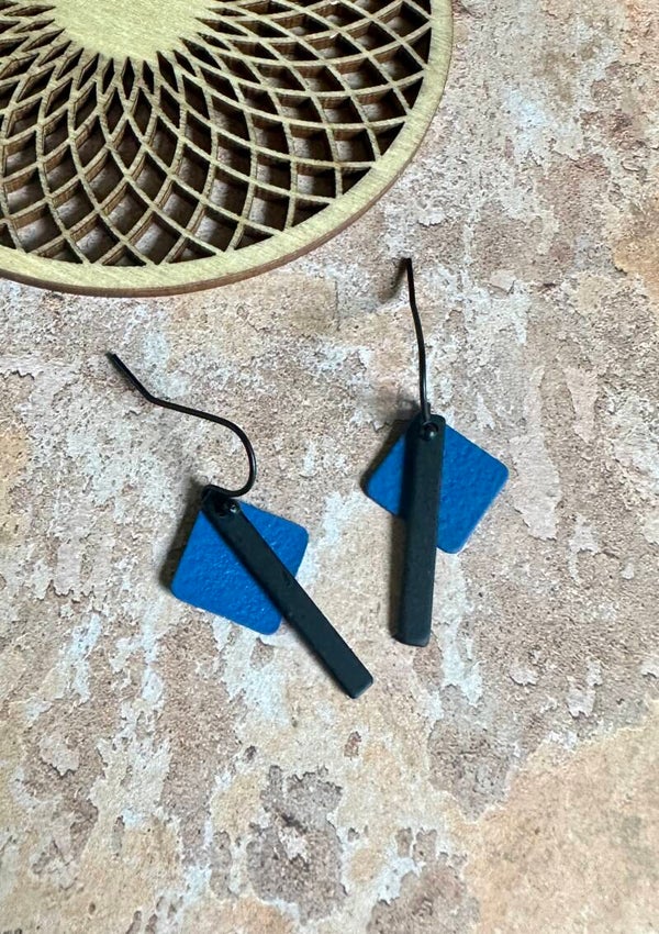 Oorbellen Melinda koningsblauw - zwart