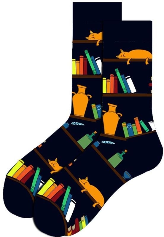 Sokken Cat on a shelf