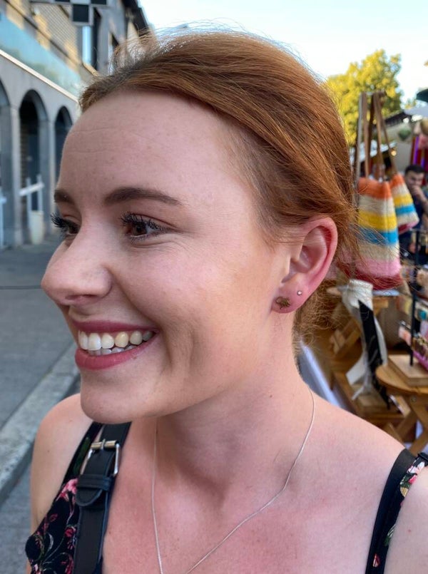 Studs mockingly monkey goud