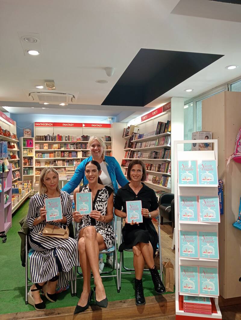 Presentazione "Nuvole al profumo di fragole" presso la Mondadori di Roma Eur 2024