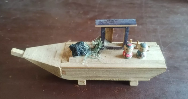 MODELLINO   BARCA  IN LEGNO VINTAGE   REALIZZATA A MANO ARTIGIANALMENTE   OTTIME CONDIZIONI, VEDI FOTO.   DIMENSIONI :   LUNGHEZZA : 13 Cm ALTEZZA : 5 cm  LARGHEZZA : 3 cm