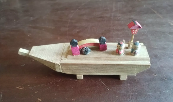 MODELLINO   BARCA    IN LEGNO   VINTAGE   REALIZZATA A MANO ARTIGIANALMENTE   OTTIME CONDIZIONI, VEDI FOTO.   DIMENSIONI :   LUNGHEZZA : 13 Cm   ALTEZZA : 5 Cm   LARGHEZZA : 3 Cm