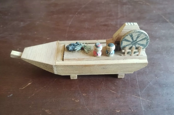 MODELLINO   BARCA    IN LEGNO   VINTAGE   REALIZZATA A MANO ARTIGIANALMENTE  OTTIME CONDIZIONI, VEDI FOTO.   DIMENSIONI :   LUNGHEZZA : 13 Cm  ALTEZZA : 5 Cm  LARGHEZZA : 3 Cm