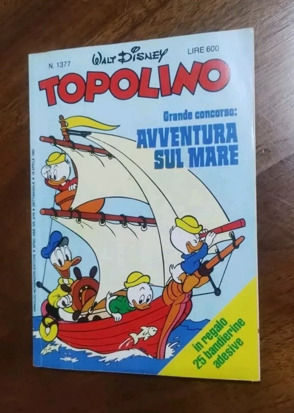 TOPOLINO  N° 1377  WALT DISNEY  18 APRILE 1982  CON DENTRO PRESENTI LE BANDIERINE ADESIVE " RAGAZZERIA "