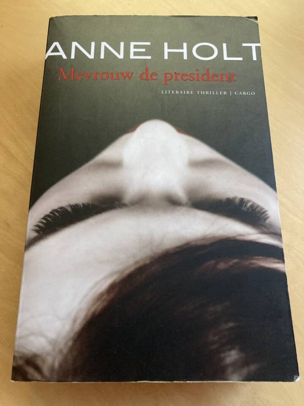 Anne Holt - Mevrouw de president