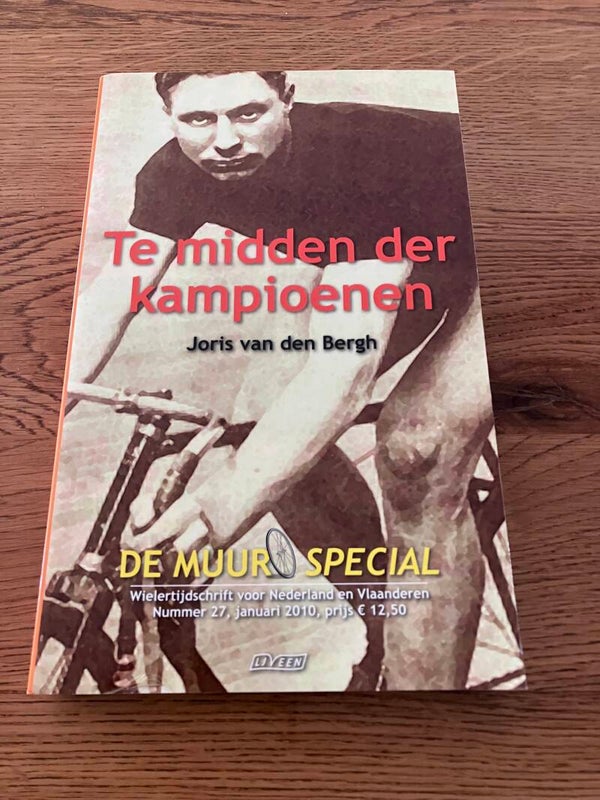Mart Smeets, Bert Wagendorp e.a. - De Muur 27