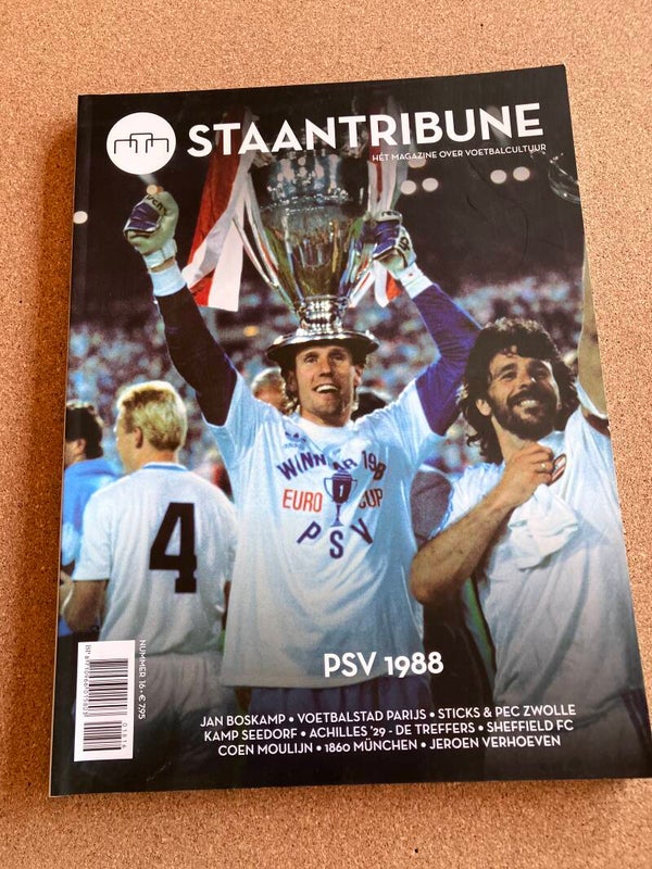 Staantribune 16