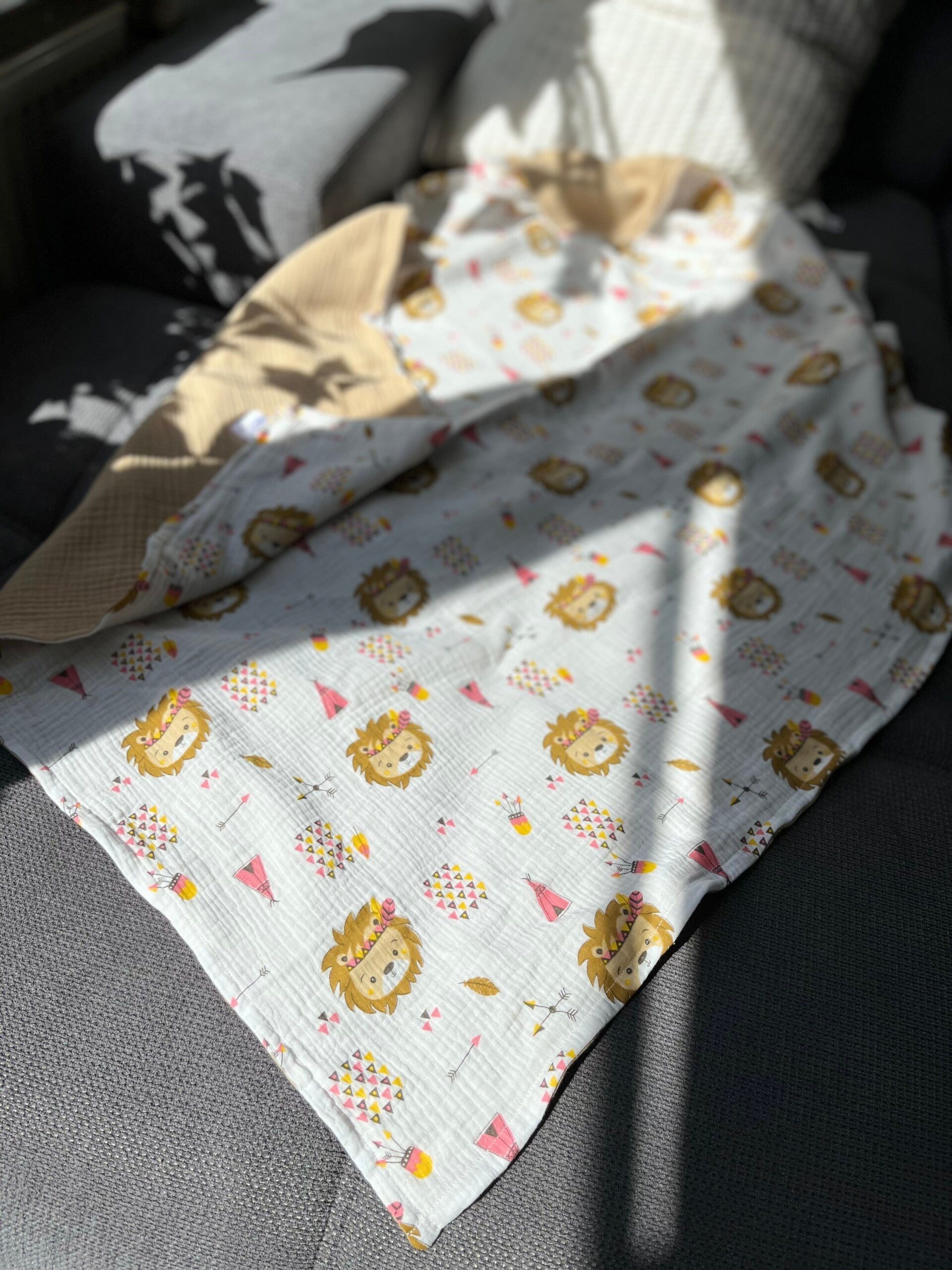 Babydecke Kinderdecke Löwen Sand