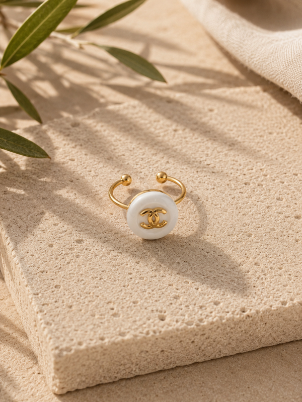 Ring klein Chanel knoopje