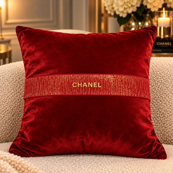 Chanel cushion red & gold
