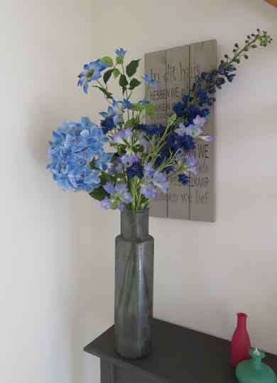 Blauw Boeket – Kunstbloemen in Hoogglans Vaas