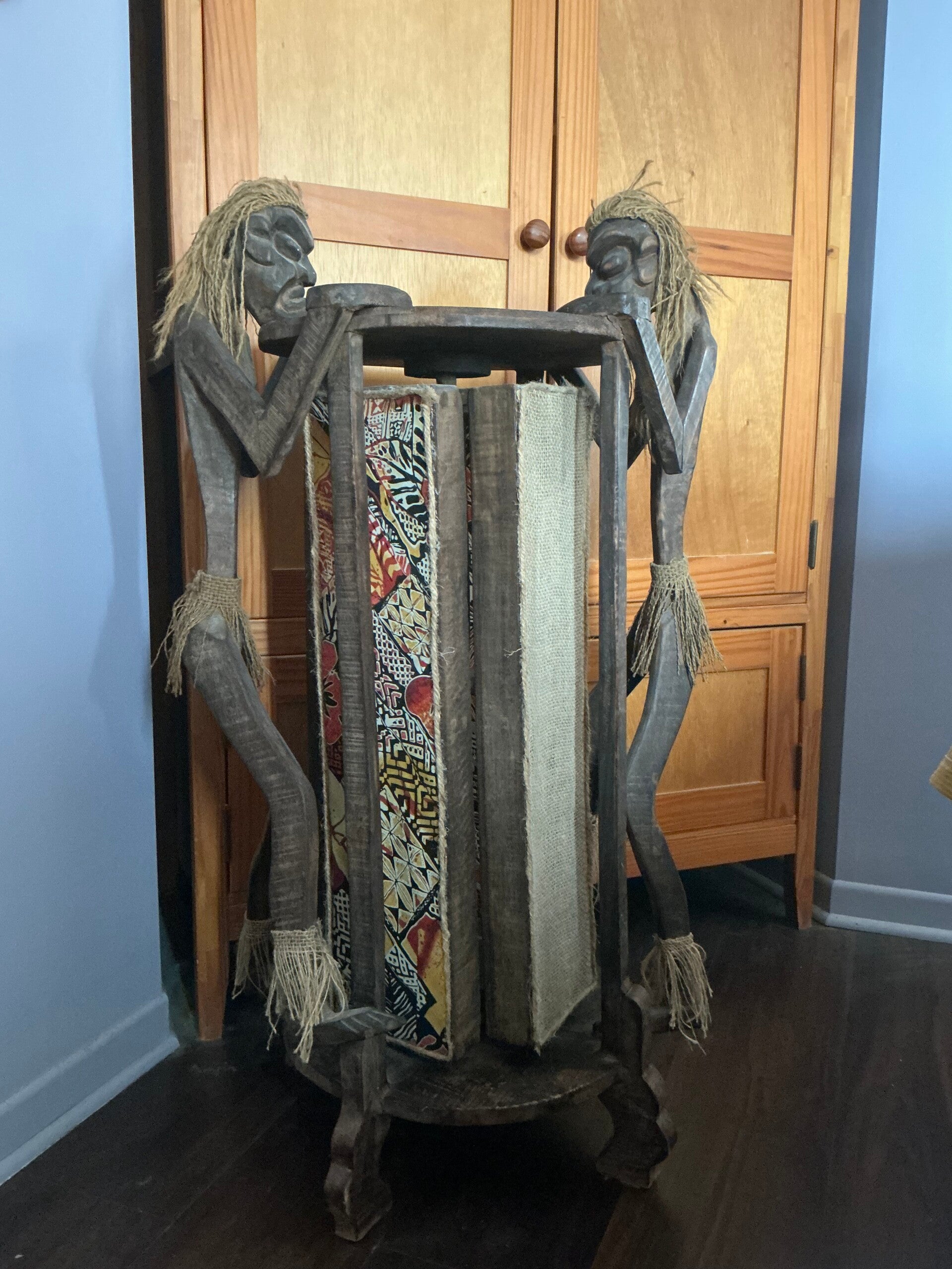 Support a CD  en bois sculpté ( vintage Africain)