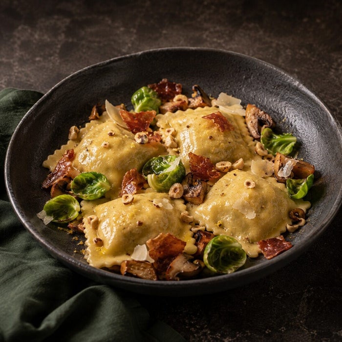 Ravioli Tartufo met pancetta en spruitblad, bordopmaak