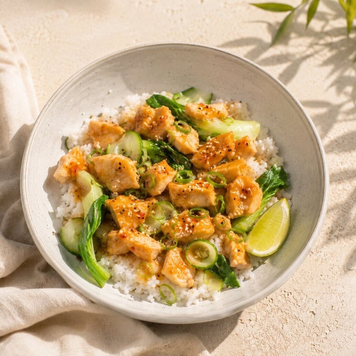 Sticky rice met MAQS kipstukjes en Orange Chili, bordopmaak