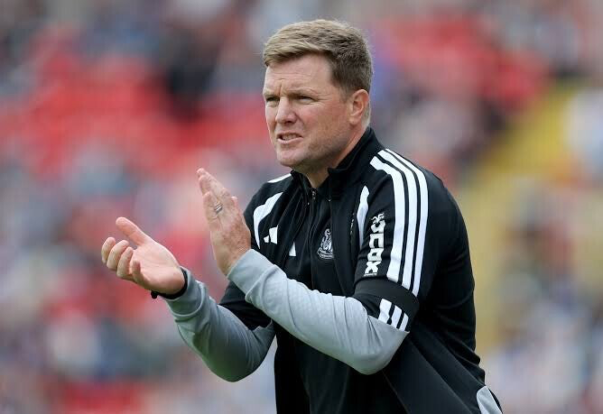 Eddie Howe on the touchline as Newcastle manager.
