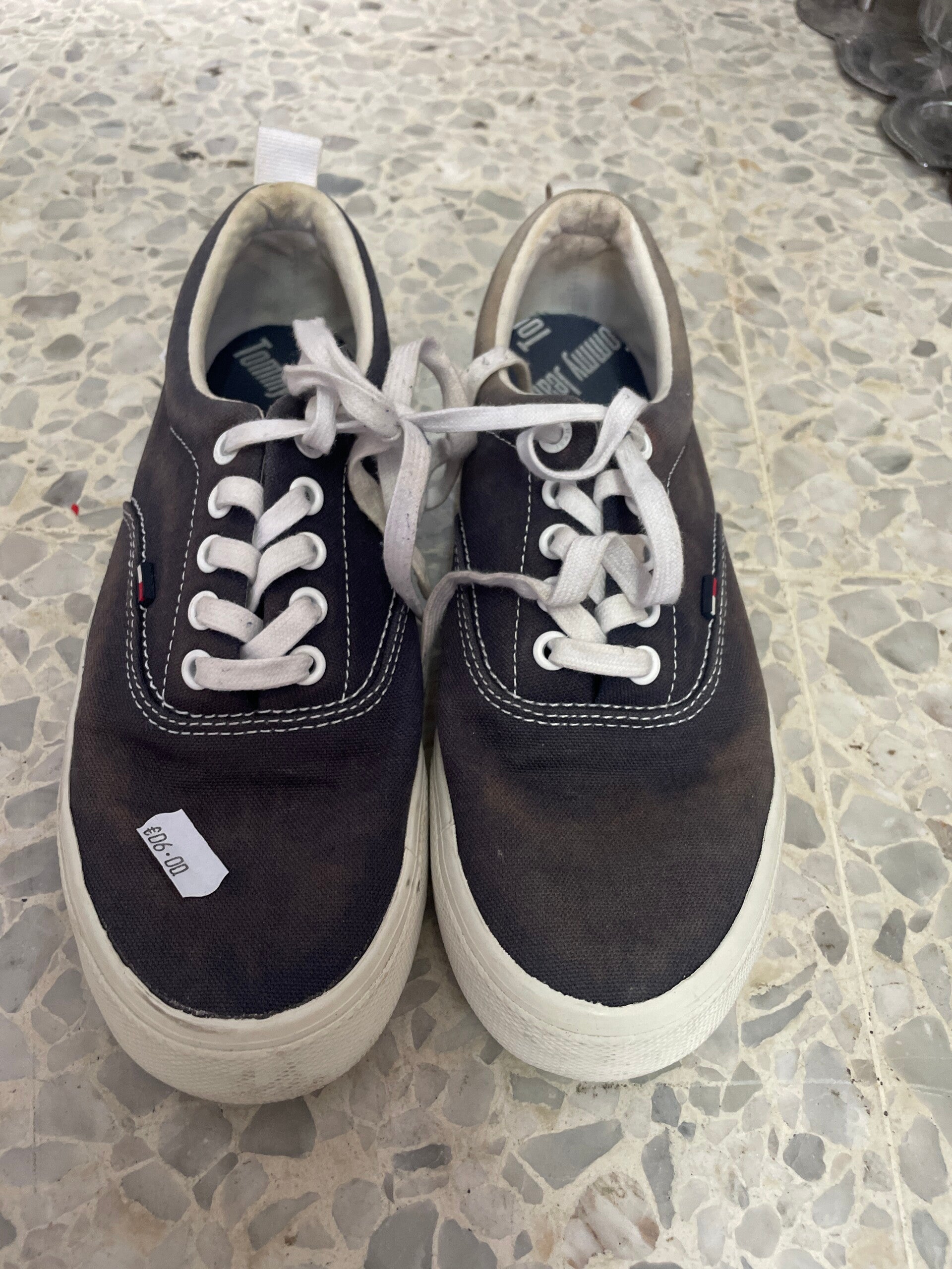 Men Tommy Shoes - Size 39