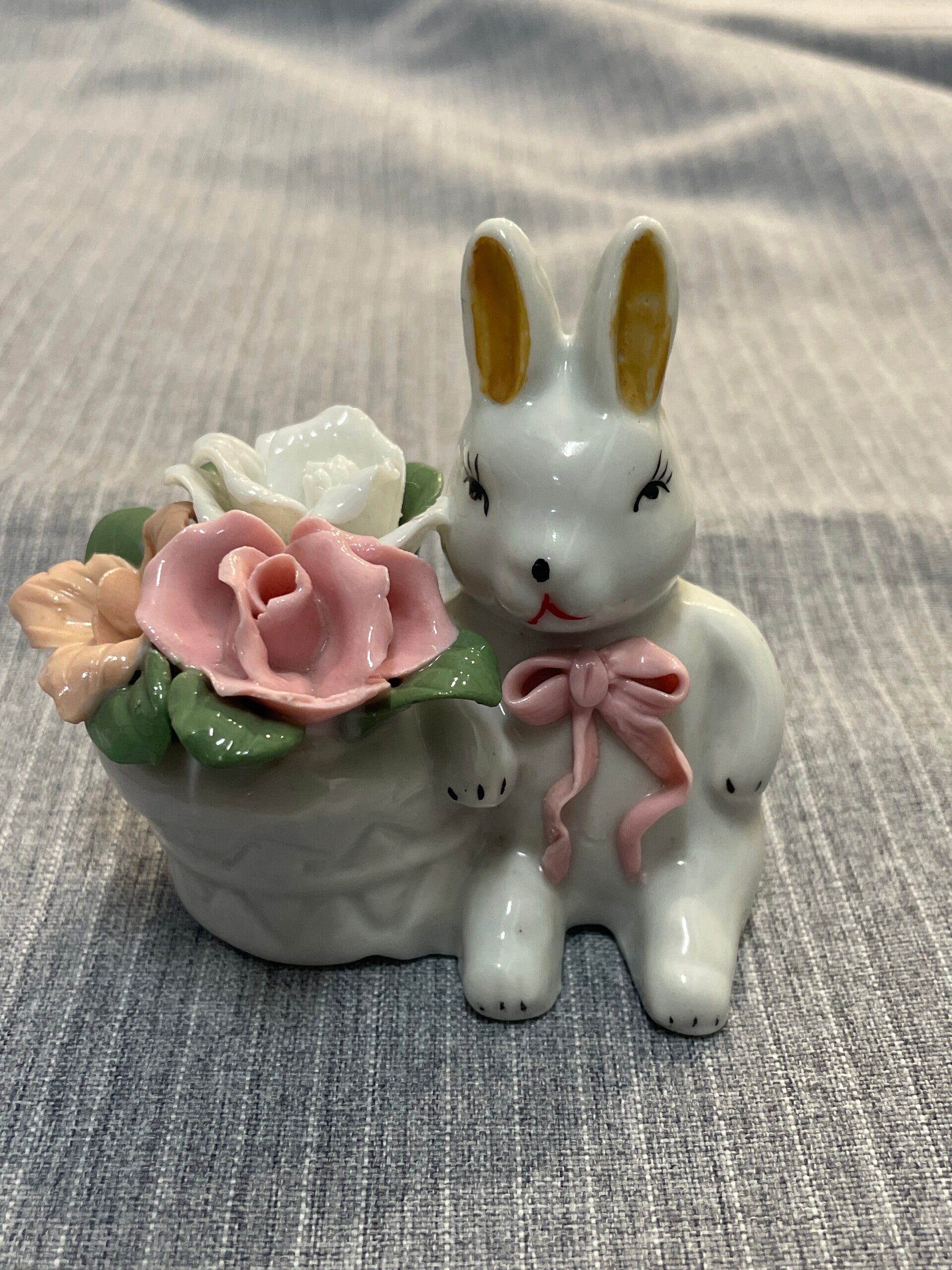 Porcelain Bunny - Figurines