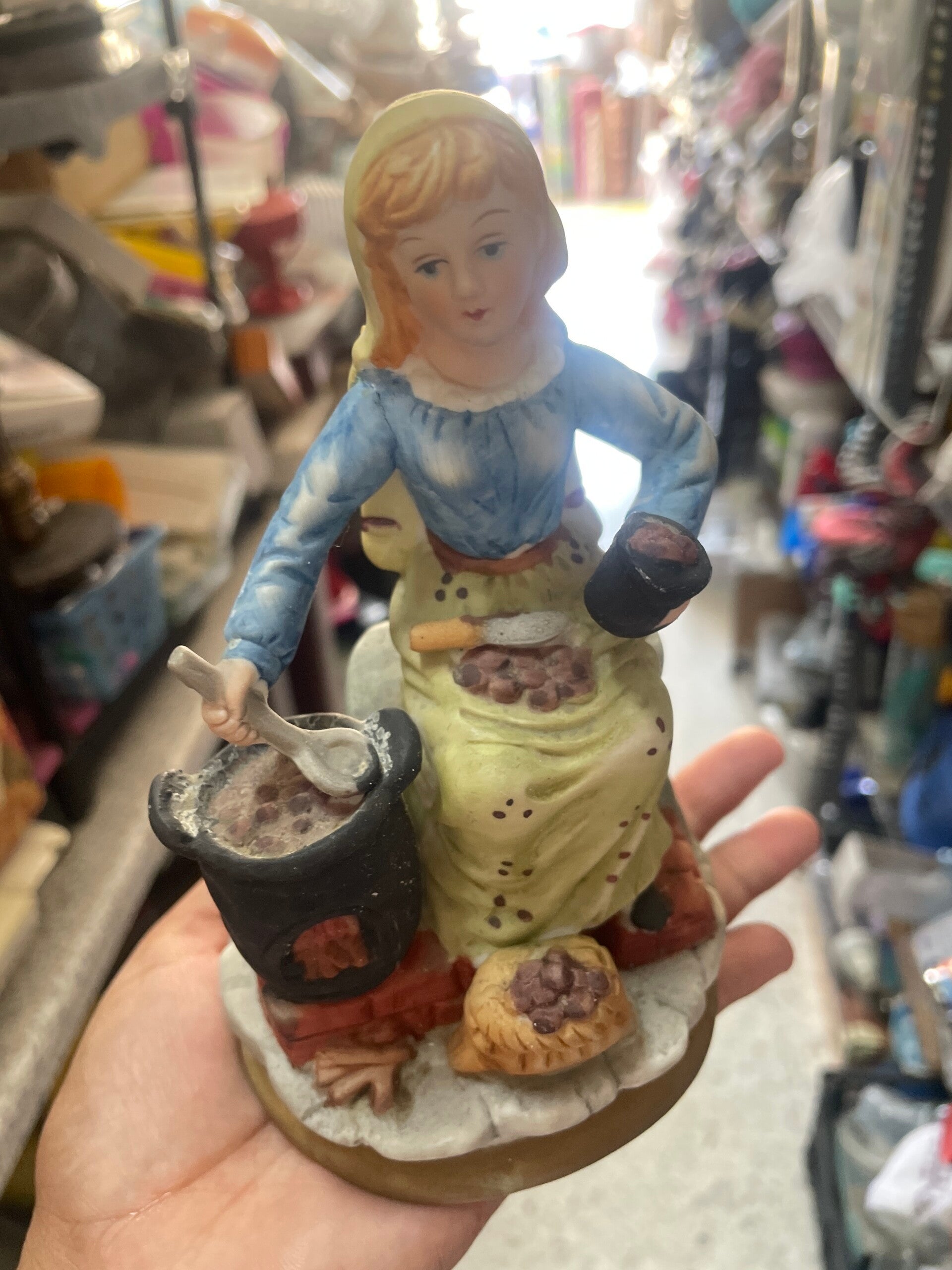 Rural Woman - Figurines