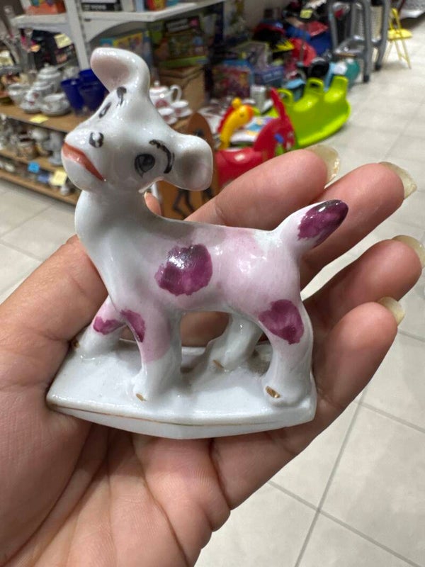Porcelain Dog - Figurines