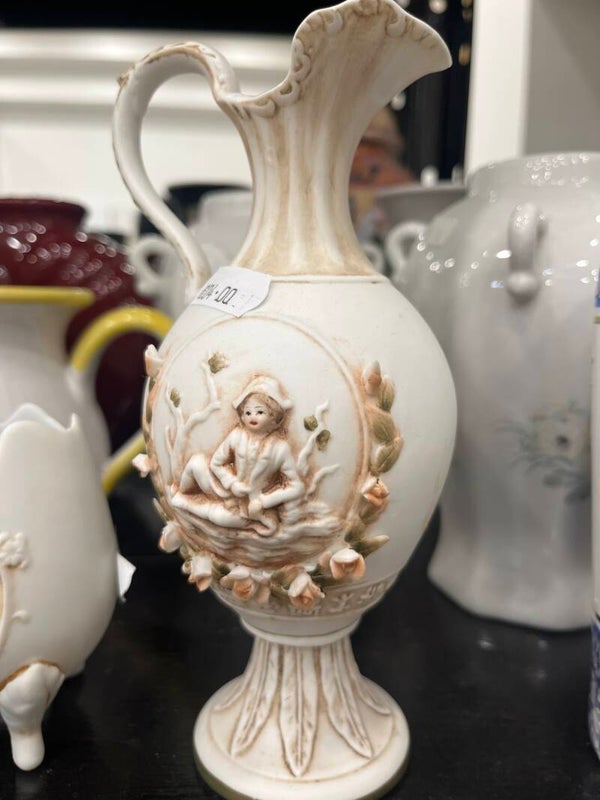 Vintage lefton bone pitcher vase- decor ***