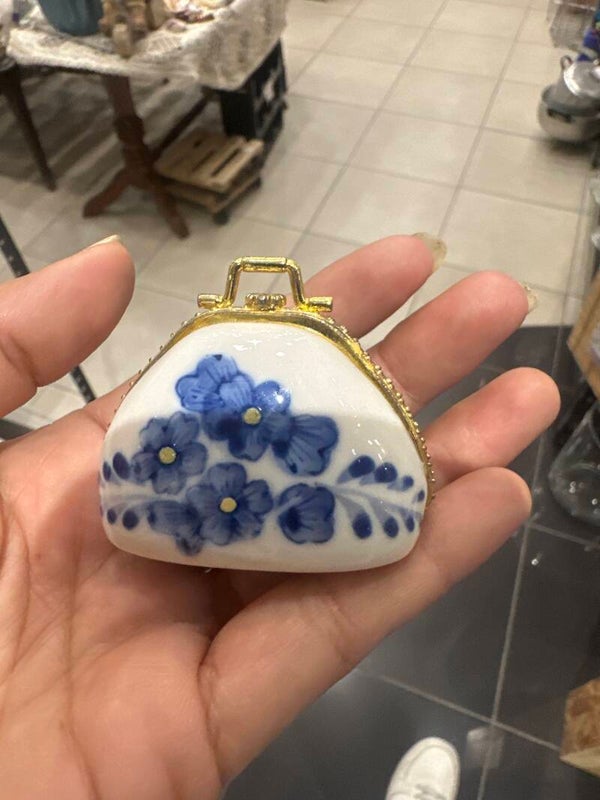Porcelain Purse-Shaped Trinket-Decor***