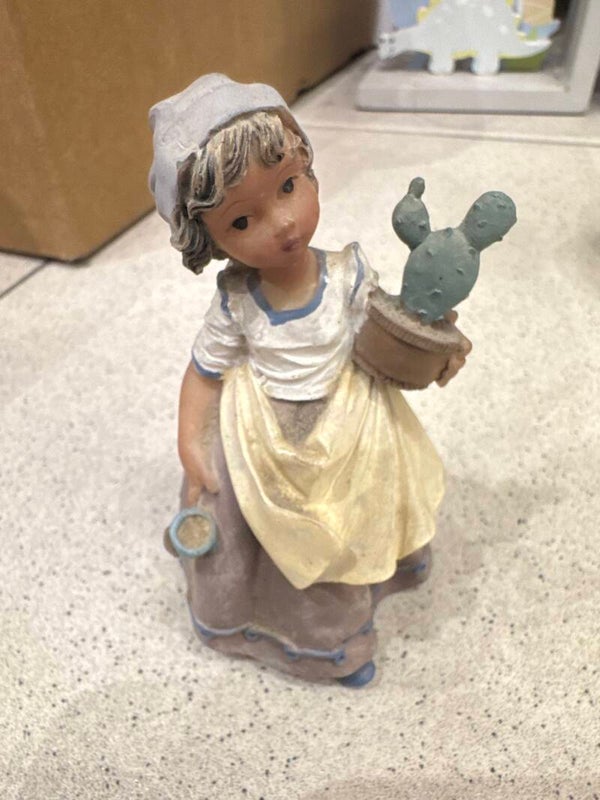 Porcelain Figurines-Decor***