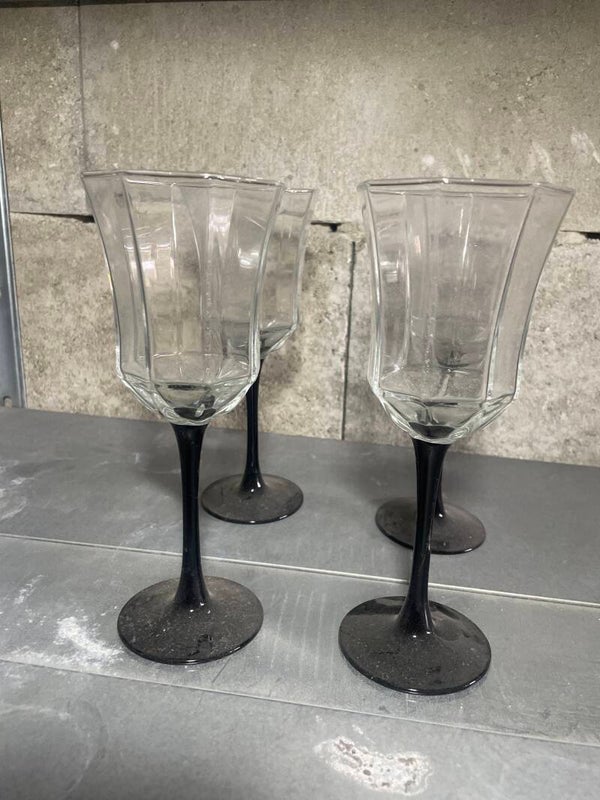 Tall Glass x1 - glasses *