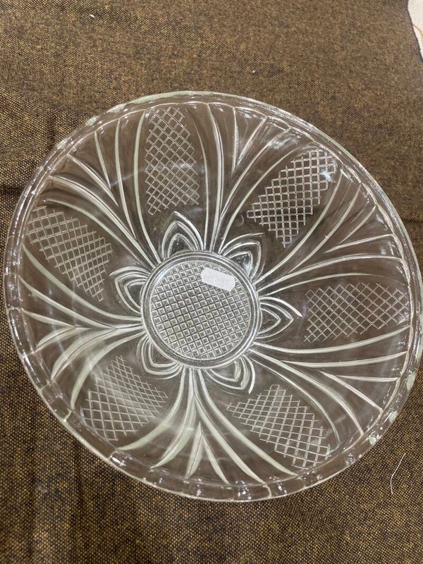 Clear glass serving bowl- Supplies ***