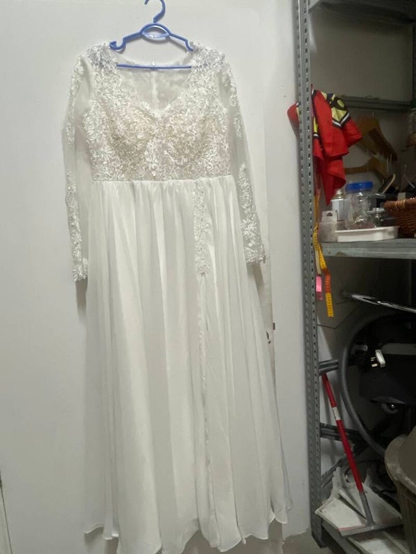 Wedding gown size 14- Women’s clothes ***