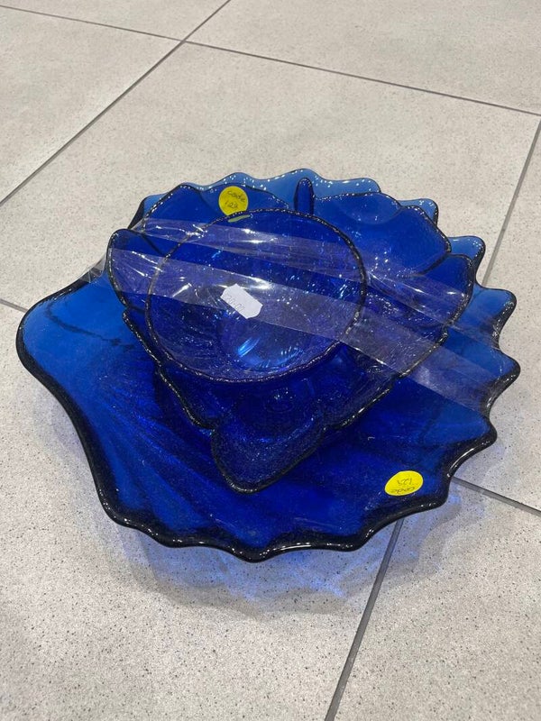 Blue Glass bowl-Vintage ***