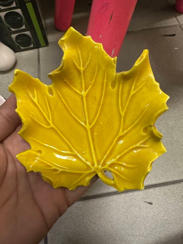 Vintage Ceramic Yellow Leaf-Decor***