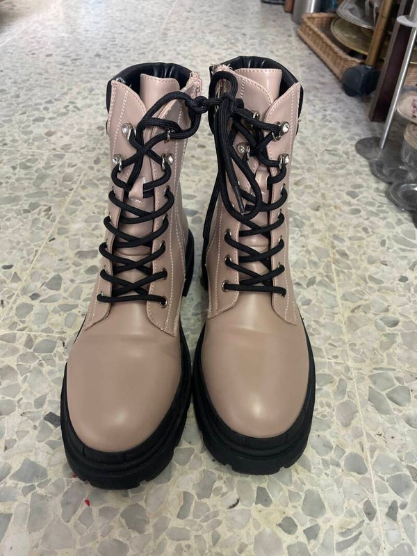 Women Boots - Brand New - Size 39