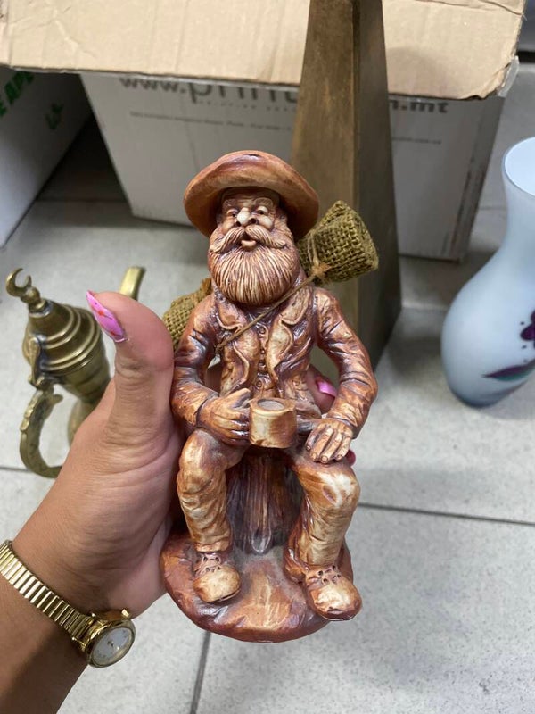 Foxhill Farm Pottery Swagman - Figurines ***