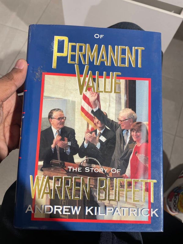 The Story of Warren Buffett - Books