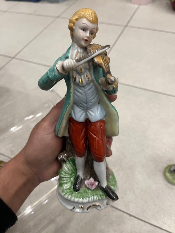Porcelain Violinist - Figurines