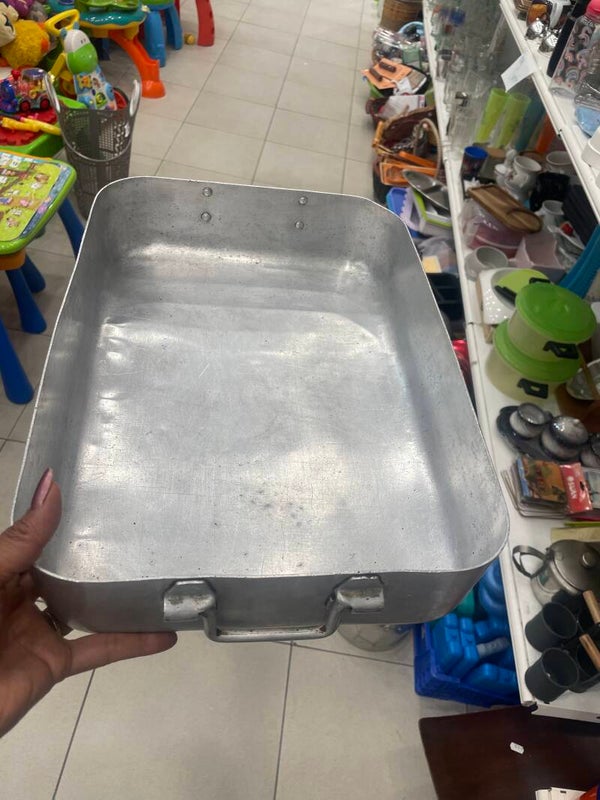 Aluminum roasting pan- Supplies ***