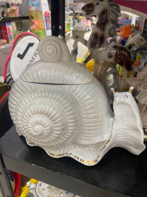 White Porcelain Snail - Figurines