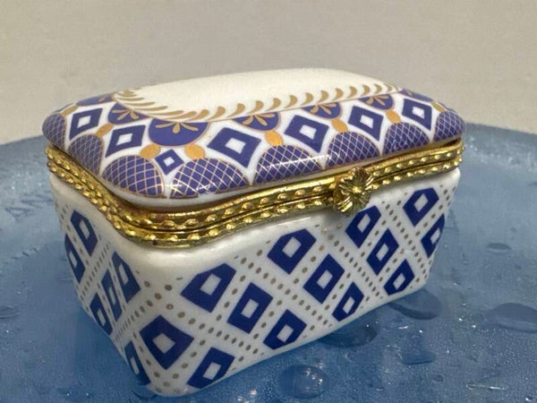 Ceramic trinket box- Decor ***