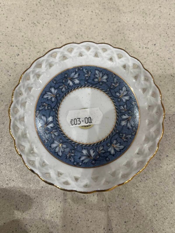 Wellington Castle Royal Porcelaim Pedestal Dish - Decor