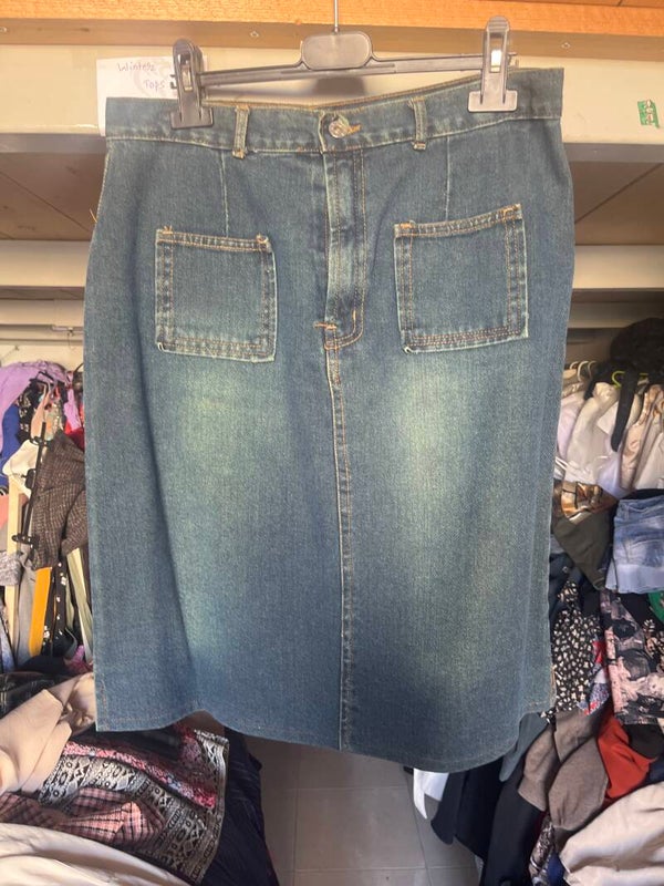 Women’s denim skirt - size 40 ****