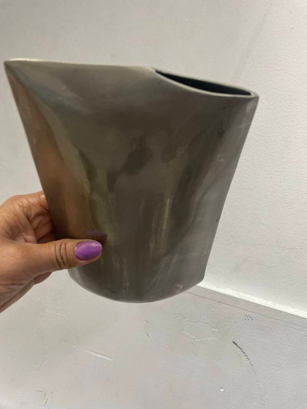 Vintage modernist metal vase- Vase ***