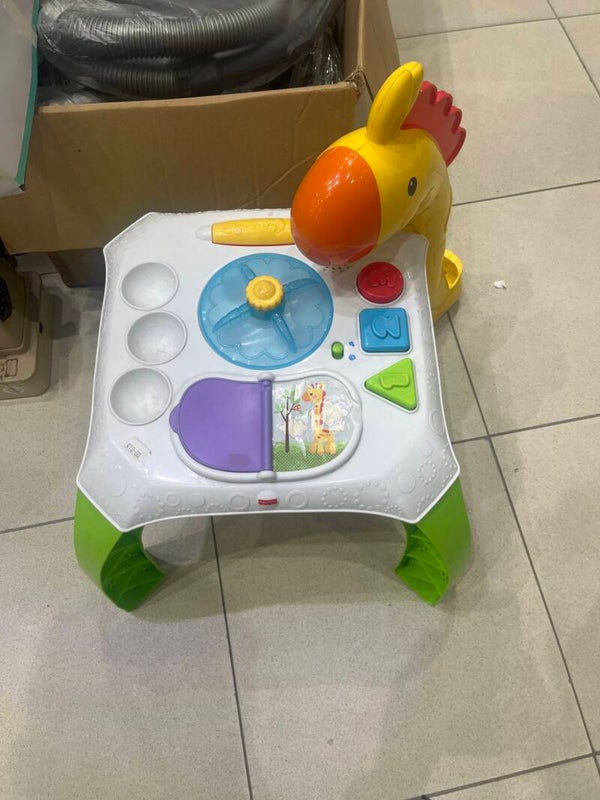 Activity table - toys*