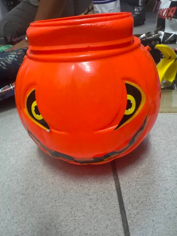 Halloween candy Bucket - Toys*