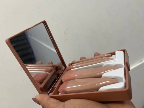 Make up brushes kit- Accessories ***