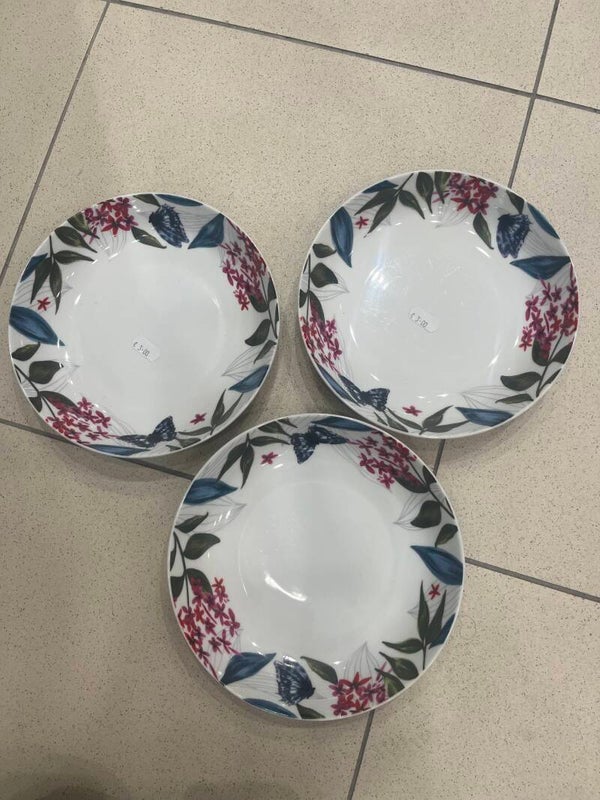 Porcelain dinner plates-supplies-each 3€***